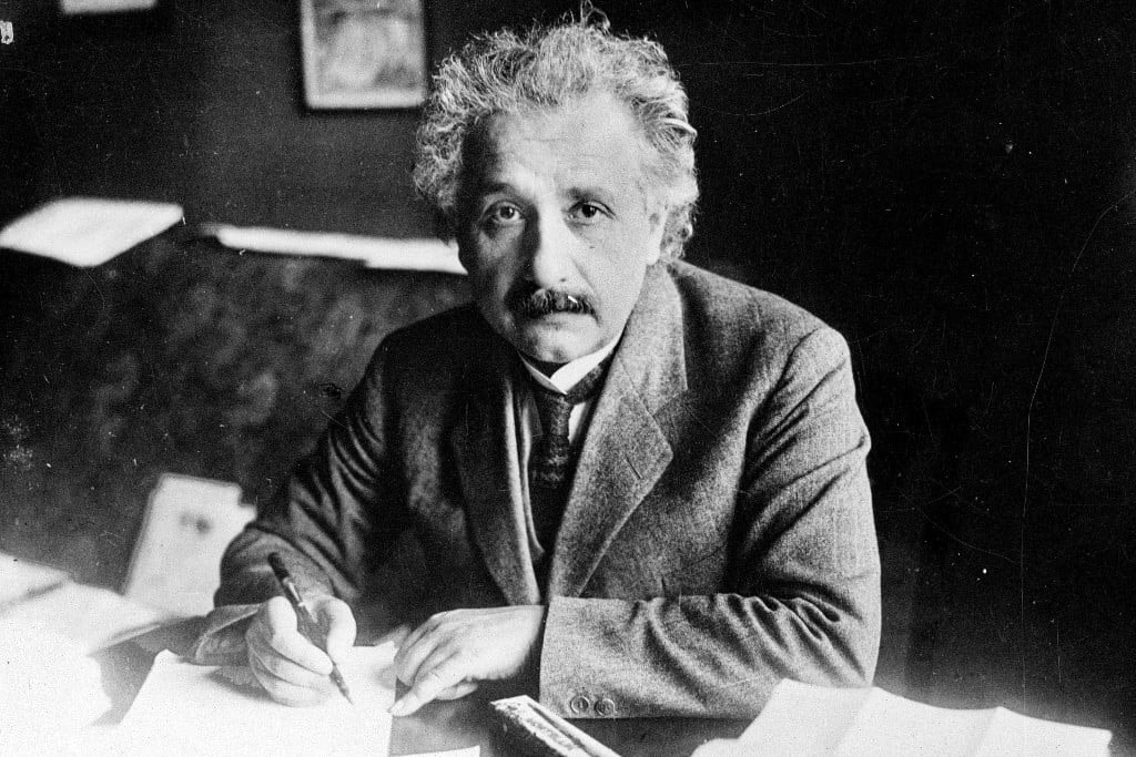 Igenis létezik időutazás Einstein elmélete alapján
