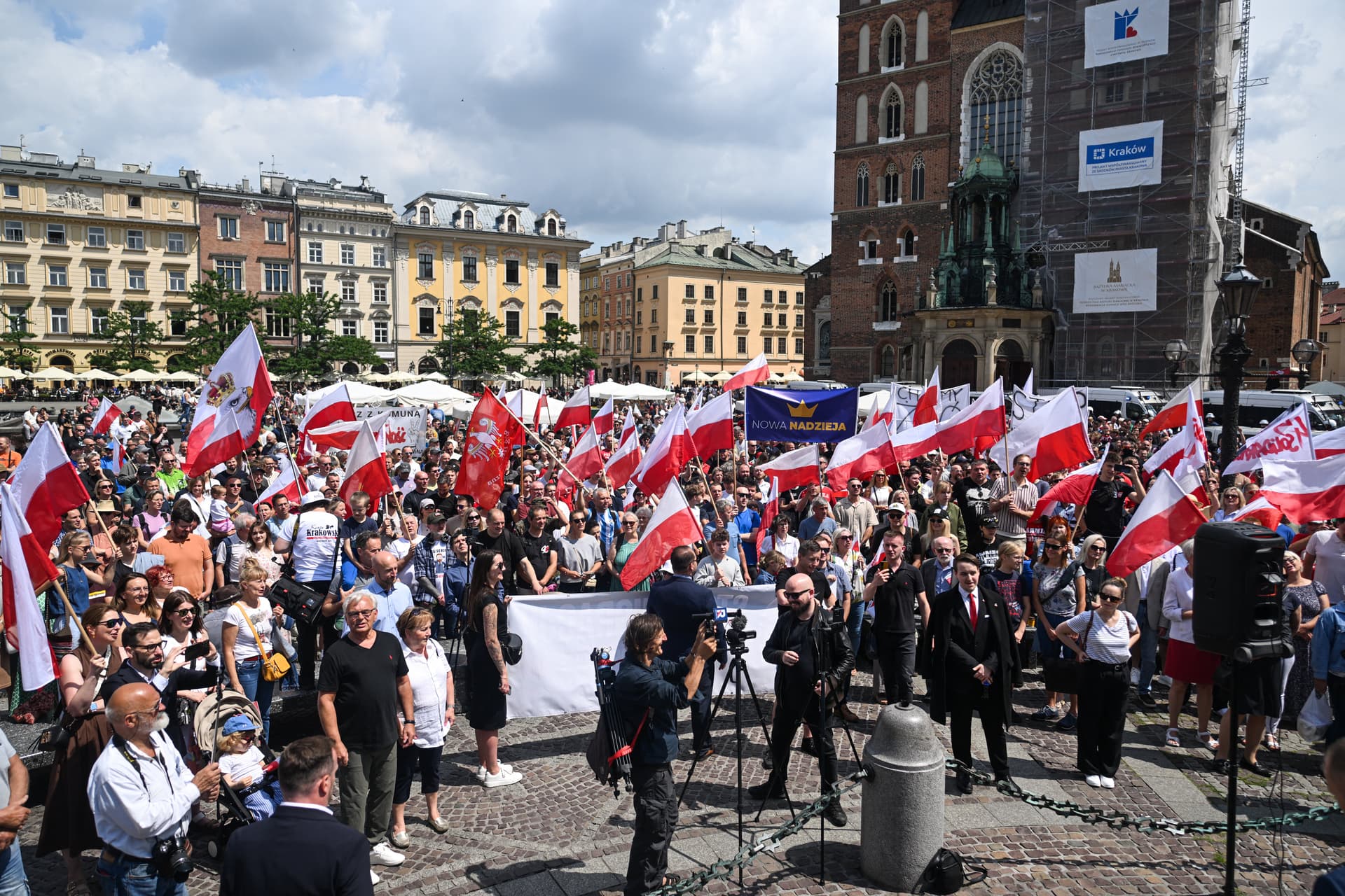 Több lengyel városban tüntettek a kormány és az EU migrációs politikája ellen