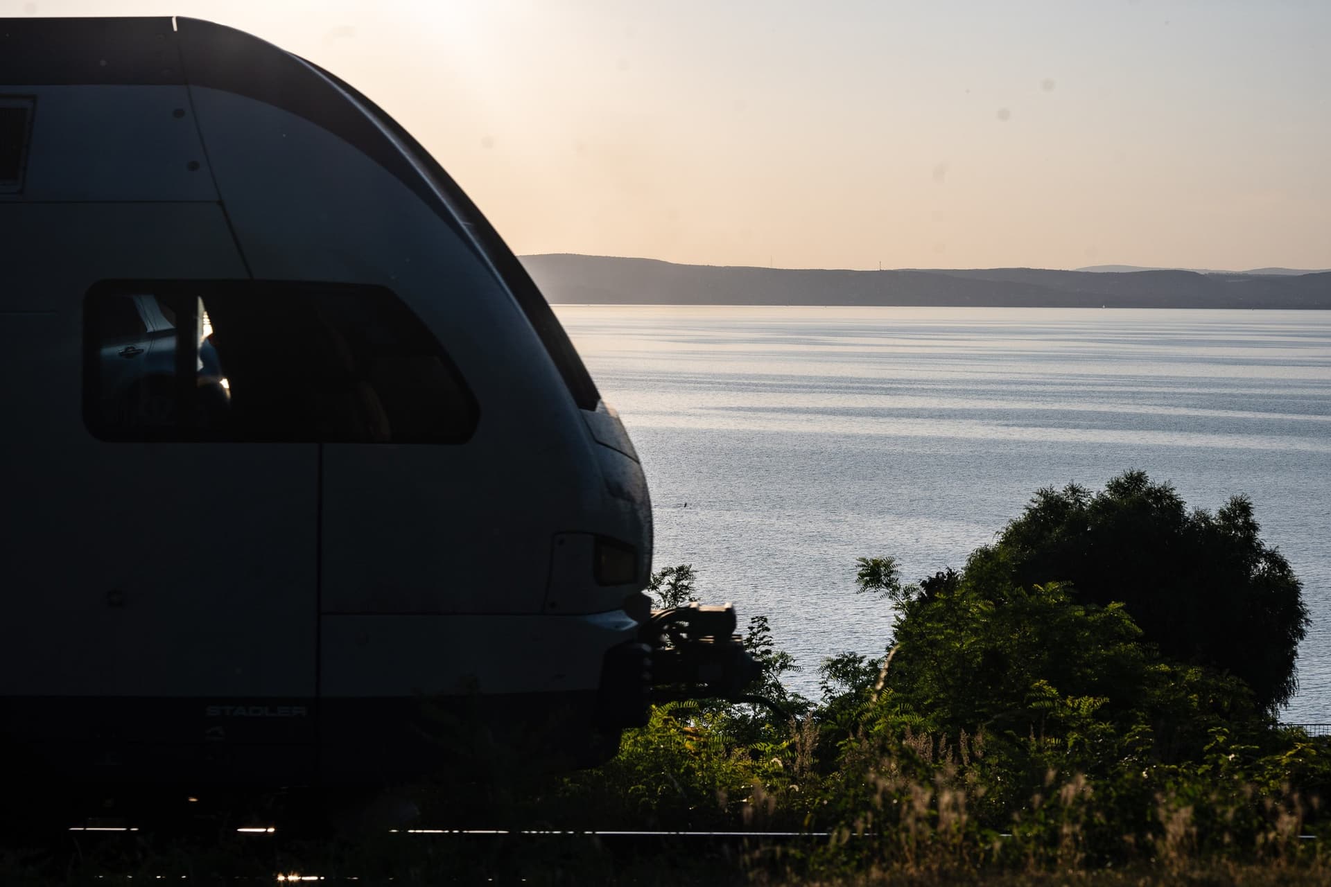 Az utószezonban is sűrűbben indulnak a vonatok a Balaton felé