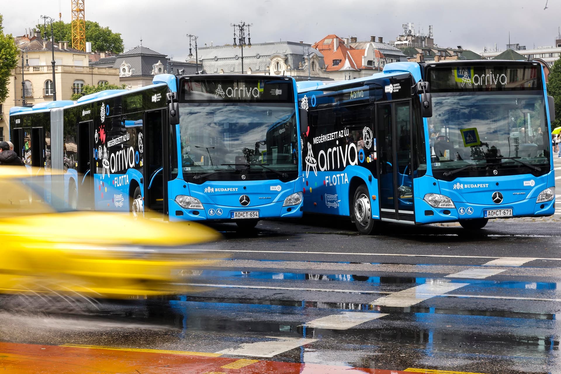 Buszsofőrt bántalmazott, vádat emletek ellene