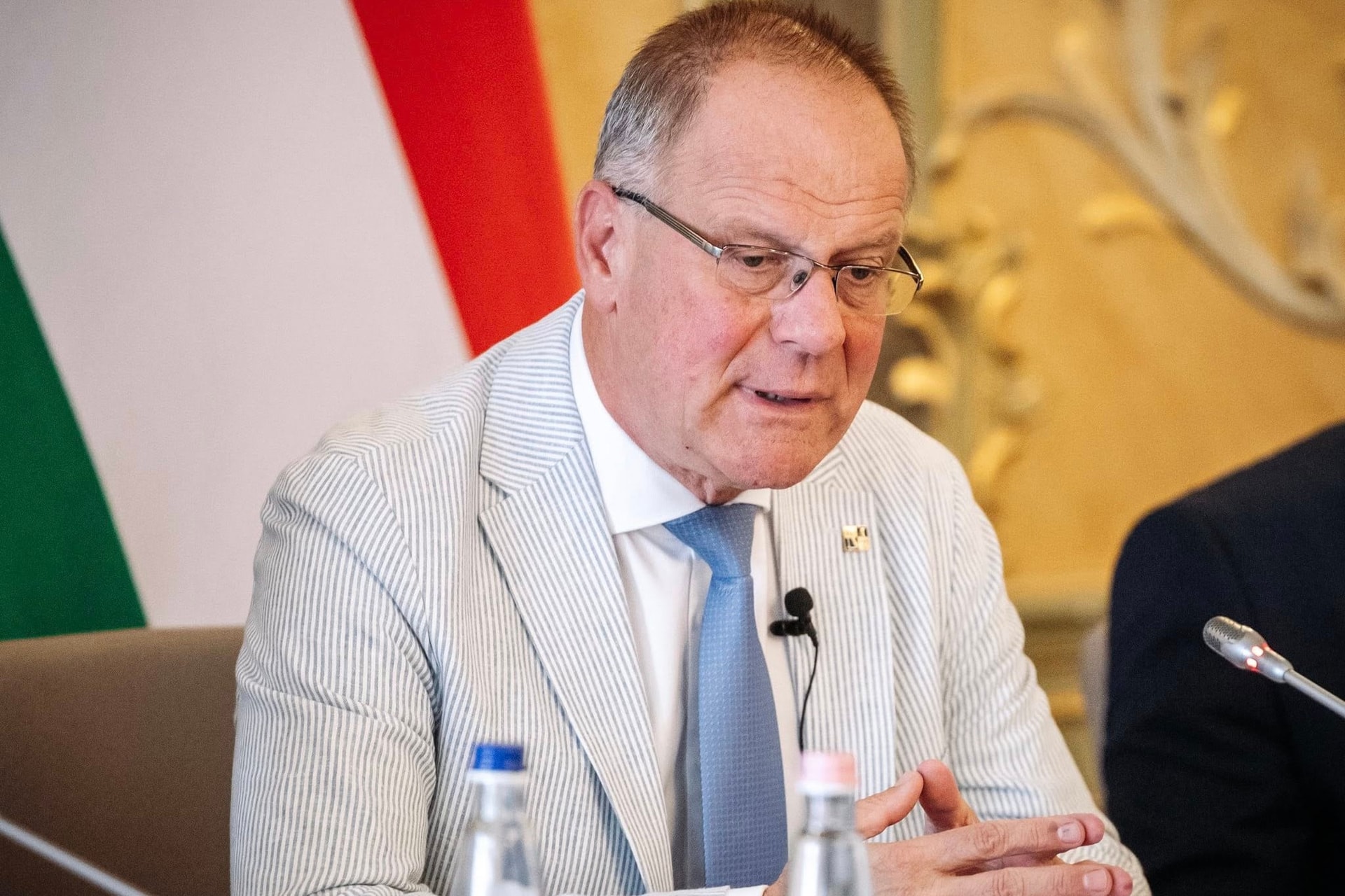 Etikai kódexet javasol Navracsics Tibor