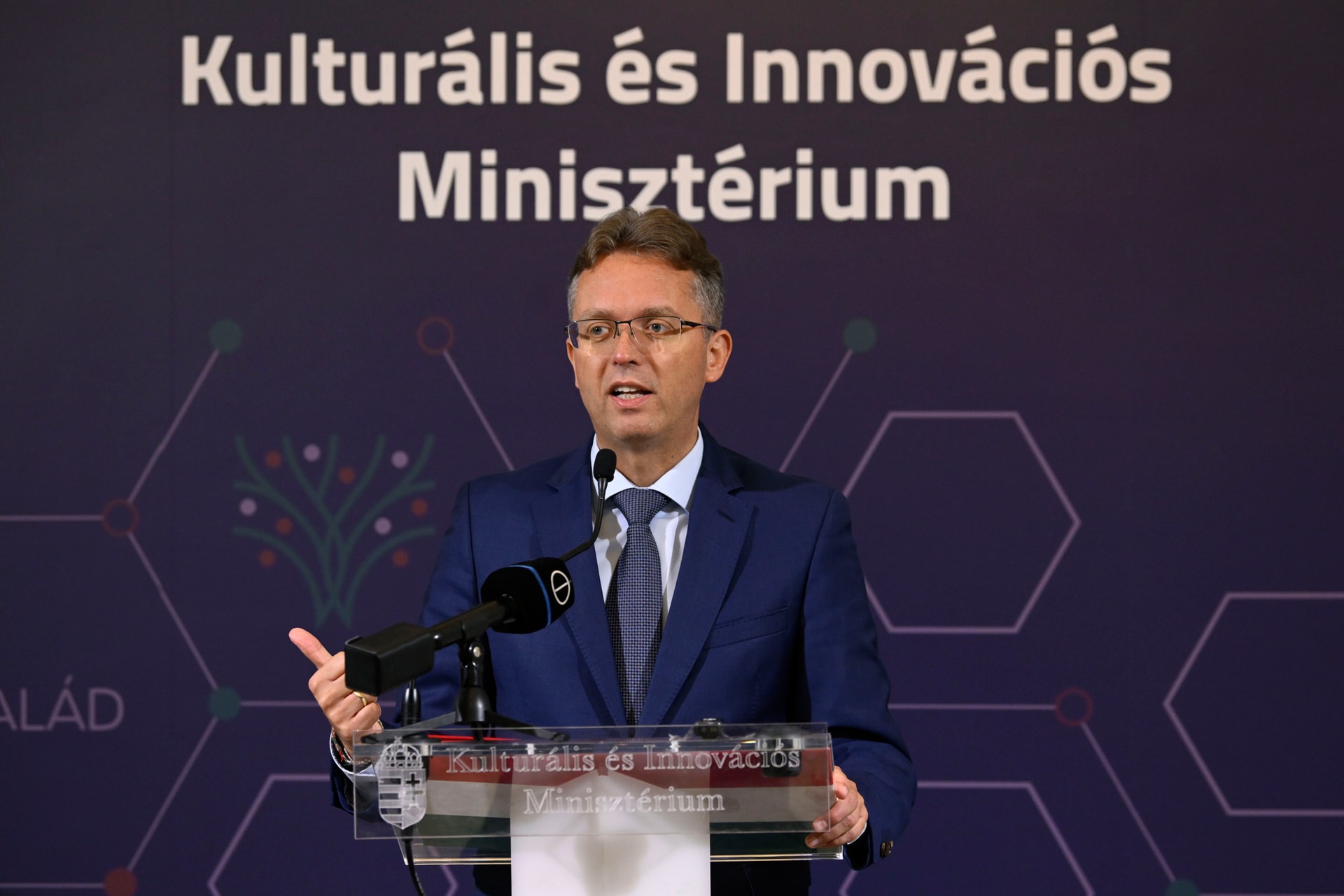 Mesterséges intelligencia képzés indul hatvan magyar középiskolában