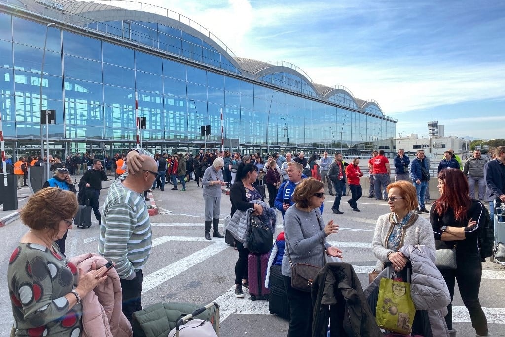 A spanyolországi Alicante repülőteret egy ismeretlen drón miatt bezárták