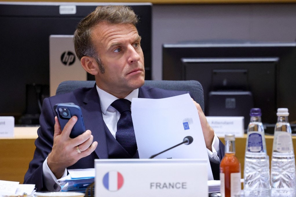 Macron a közösségi oldalak európai szintű szabályozását szorgalmazza