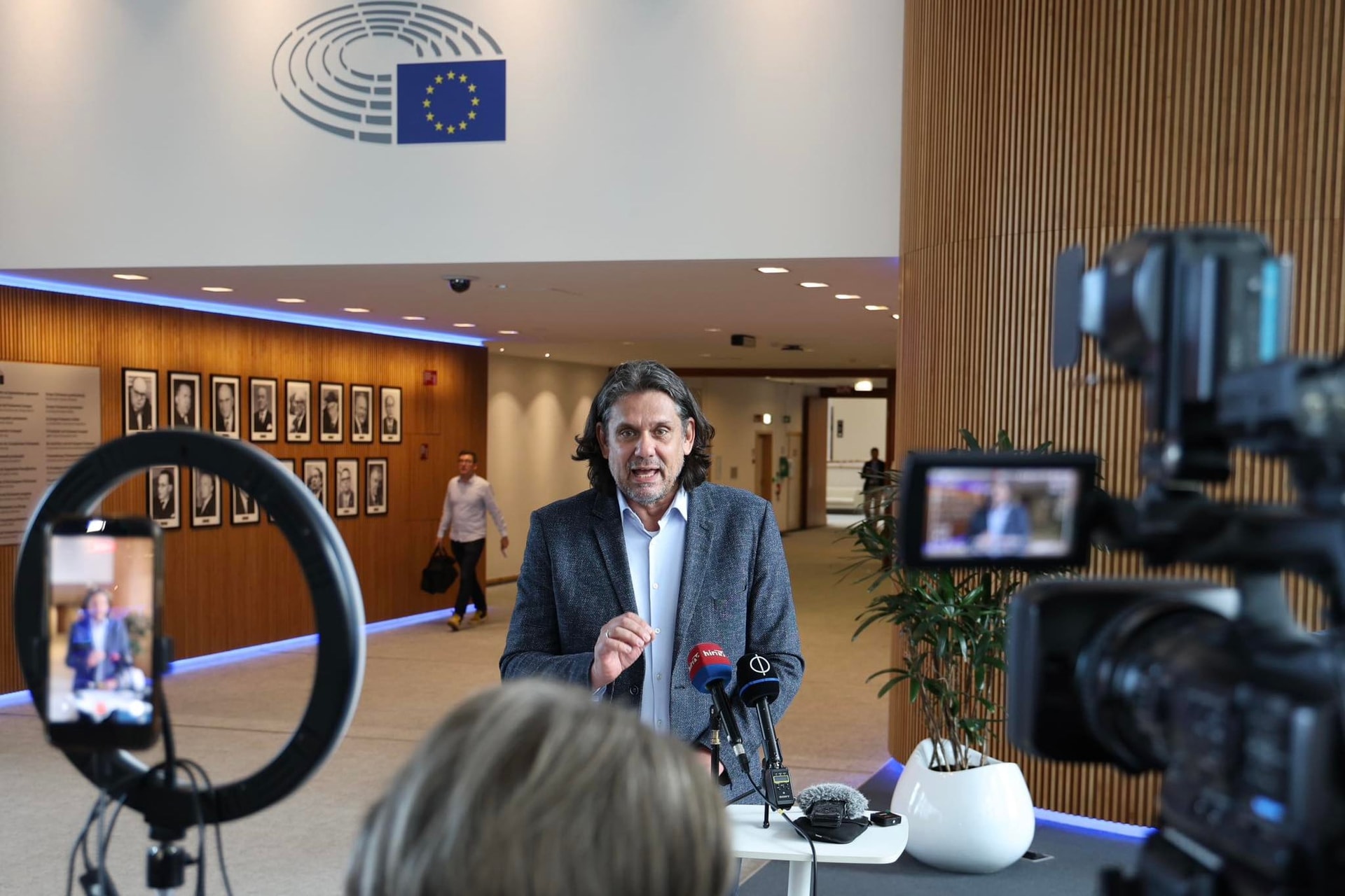 A Magyarországnak járó uniós források azonnali kifizetését követelik a fideszesek