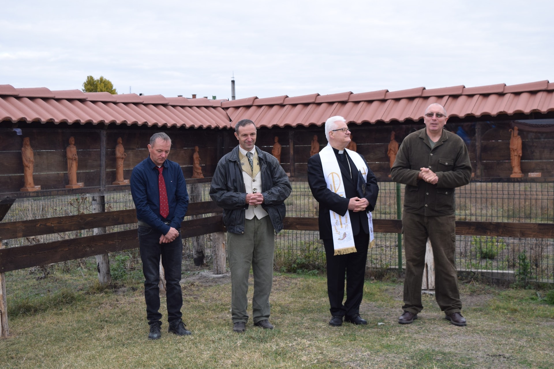 Felavatták a világ leghosszabb szentszoborfalát