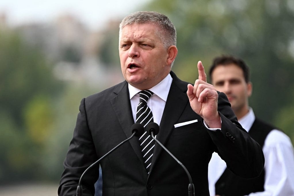 Robert Fico támogatásáról biztosította Orbán Viktort