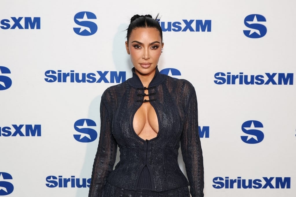 Lewis Hamilton és Kim Kardashian egy luxus üdülőhelyen romantikáztak