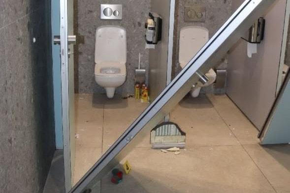 Magára robbantotta a pláza mellékhelyiségét egy kecskeméti drogos