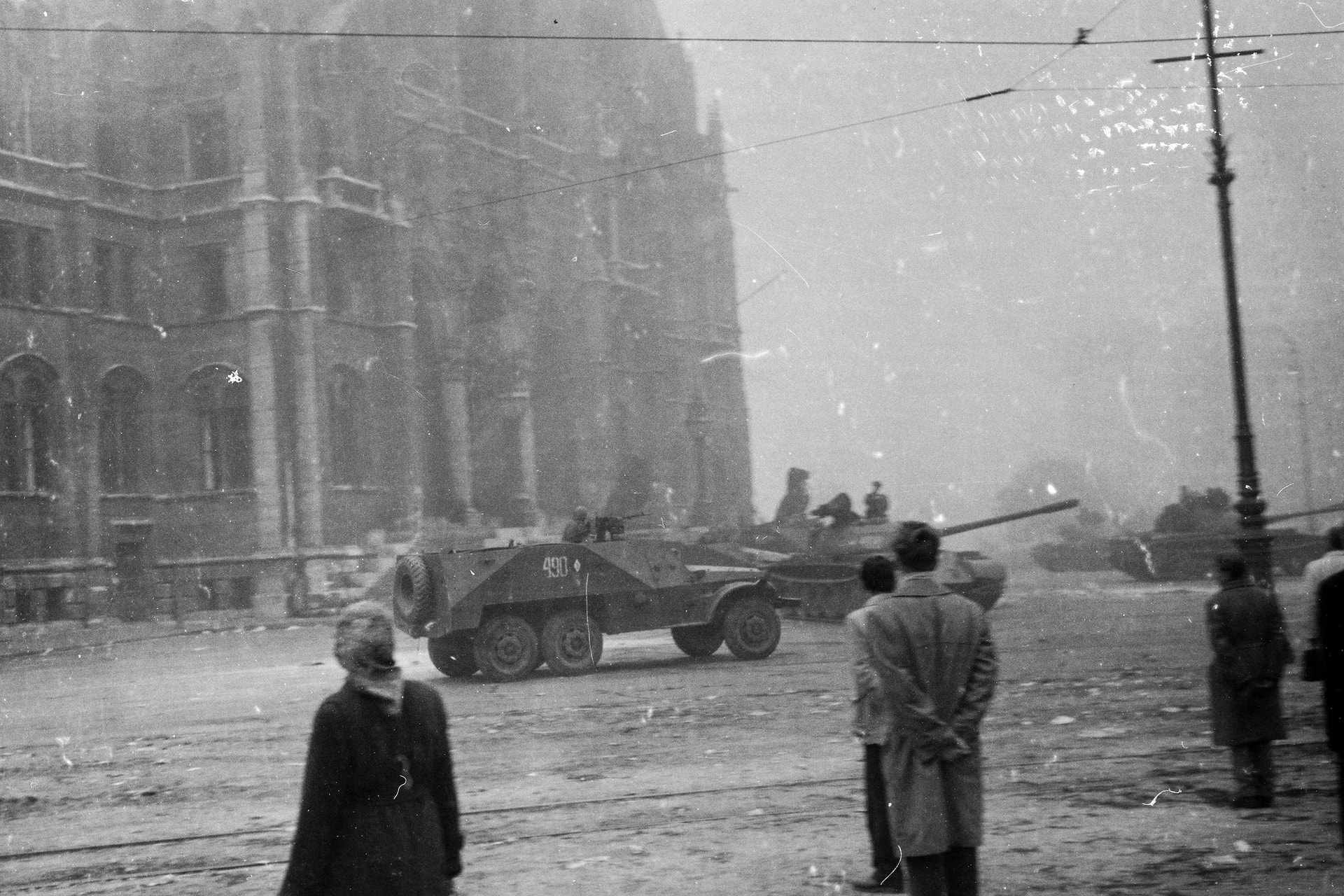 És akkor 158. – Imádkozik a párttitkár