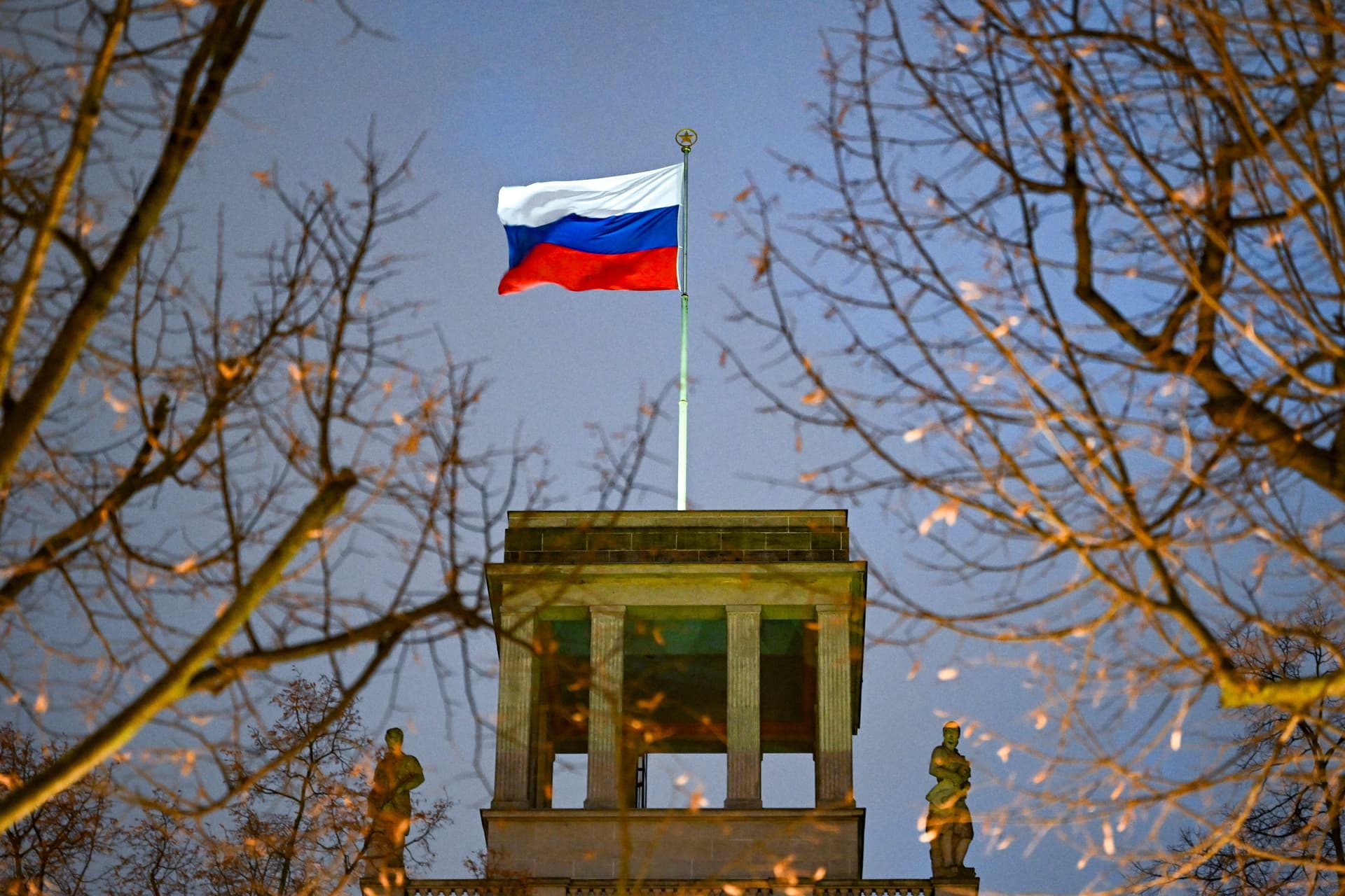 Orosz diplomata találkozott a brit, a francia és a német nagykövetekkel