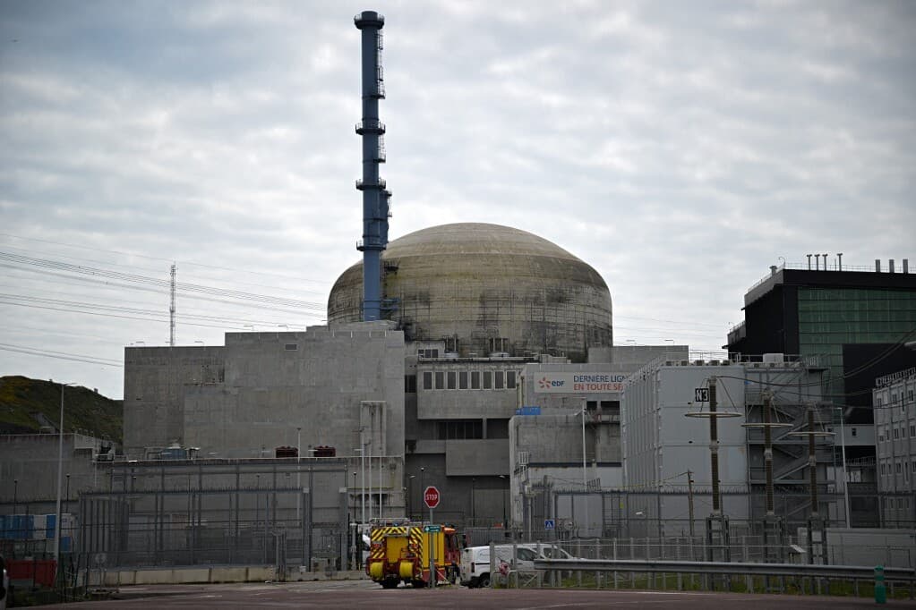 Szélvihar miatt leállították az egyik francia atomerőművet