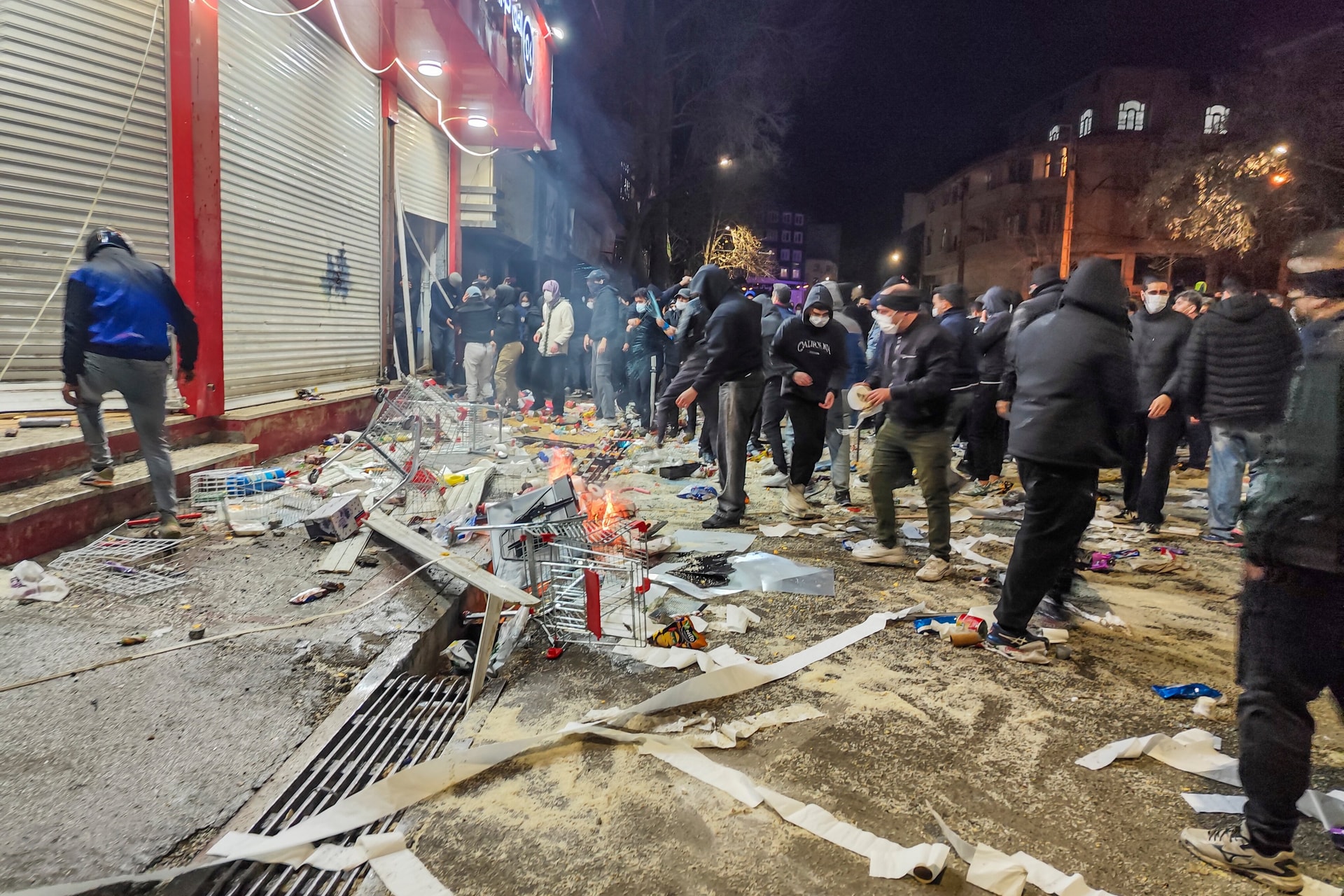 „Határozottan elítéljük a tüntetők legyilkolását”