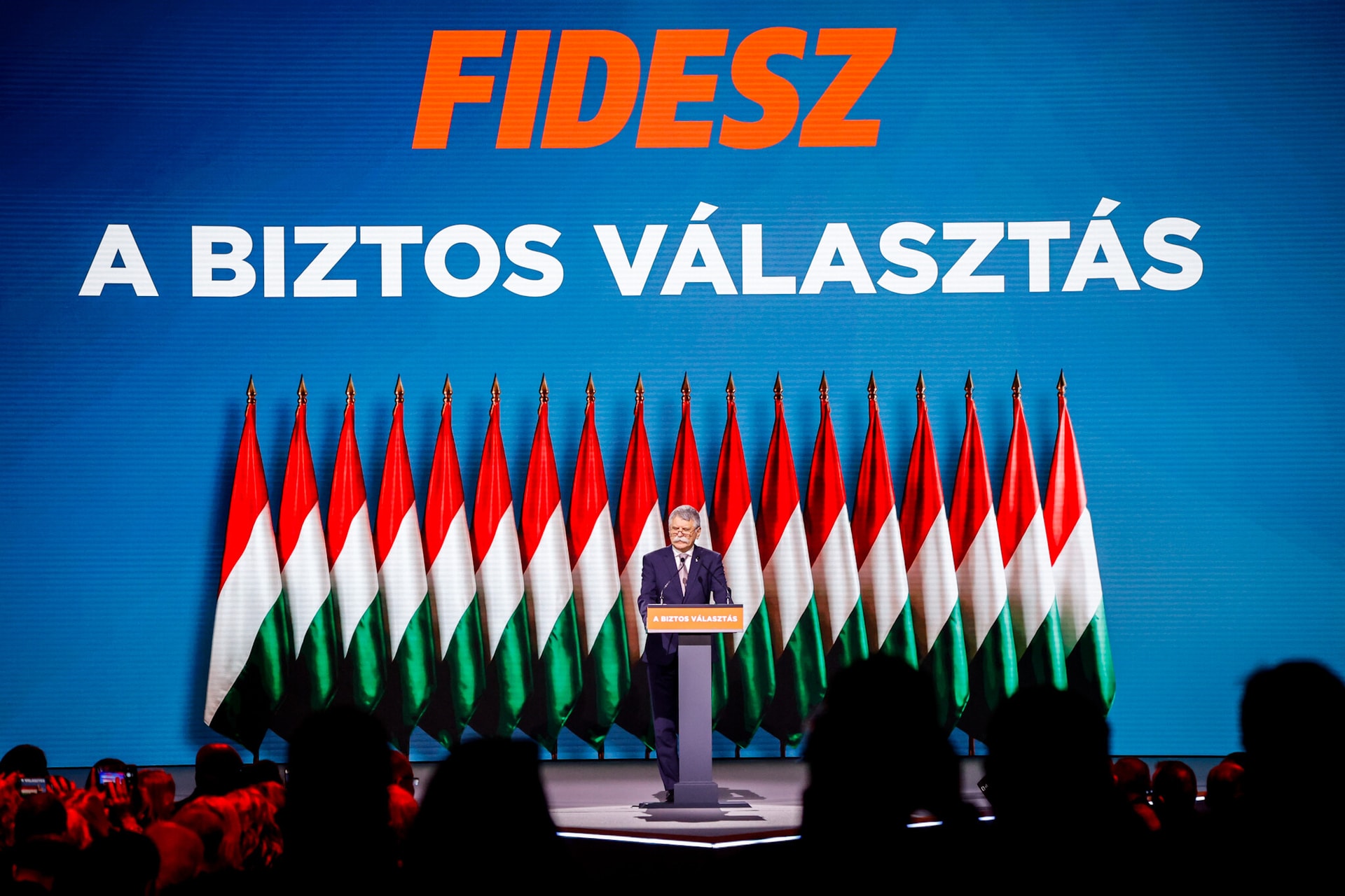 Domainháborúk és kampányszlogenek