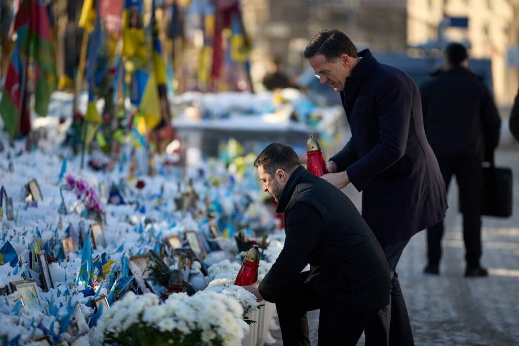 Kijevben tárgyal a NATO főtitkára