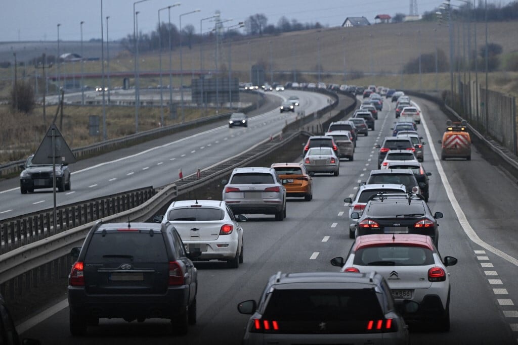 Baleset miatt lezárták a 8-as főutat Veszprémnél