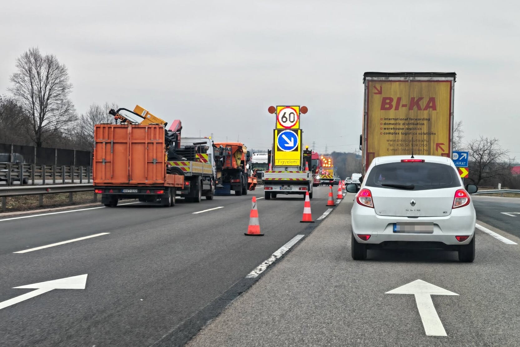 Több mint tíz kilométeres a torlódás az M5-ösön