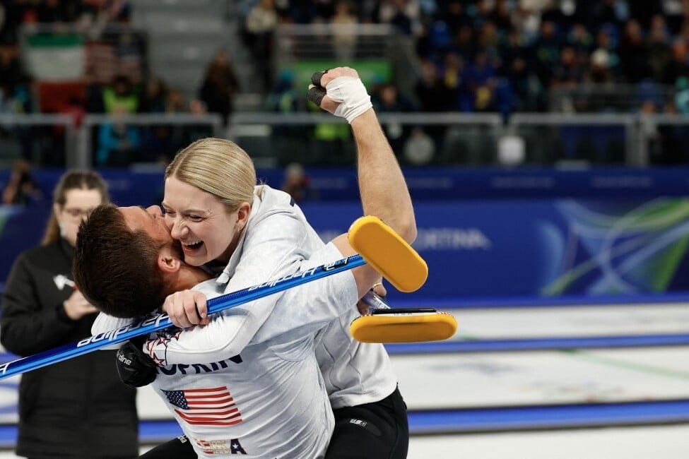 Téli olimpia: Svéd-amerikai döntő lesz curling vegyes párosban