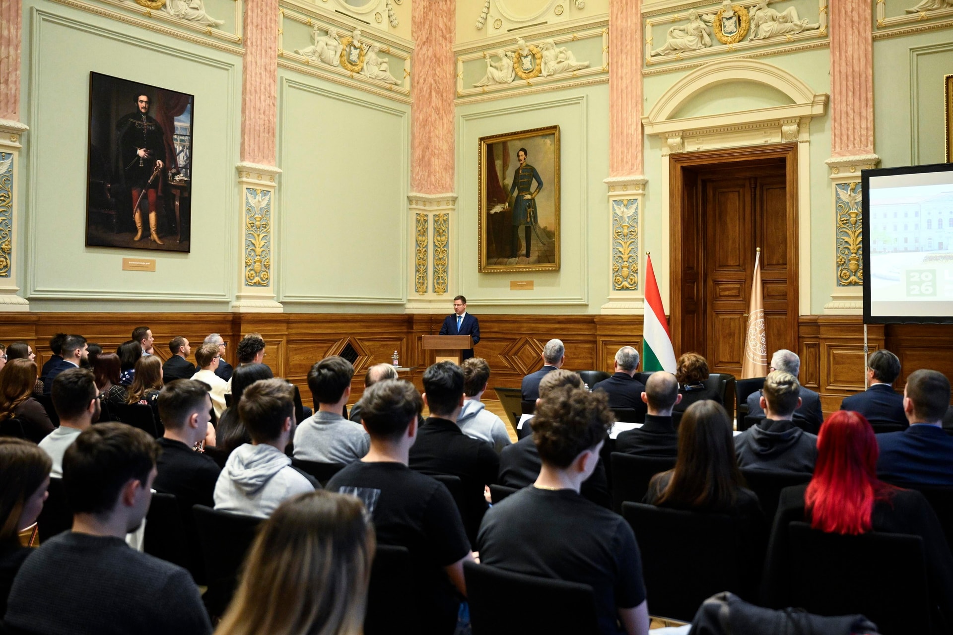 A NKE felelőssége, hogy hozzáértő szakembereket képezzen az állam számára