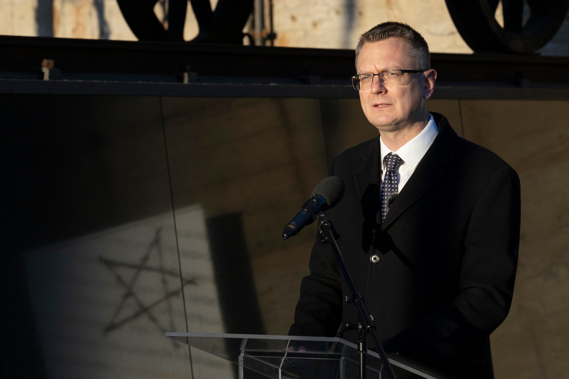 „A történelem tanulsága, hogy Magyarországnak ki kell maradni a háborúból"