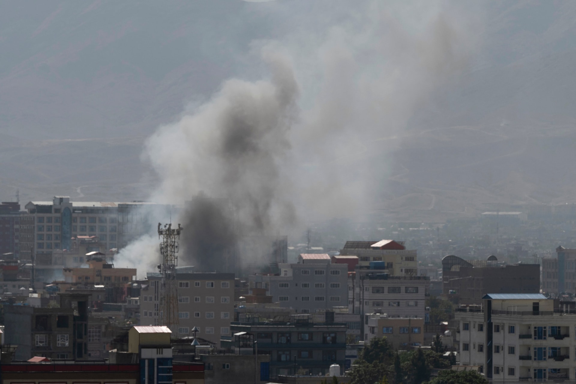 Afganisztán pakisztáni repülőgépeket lő Kabul felett