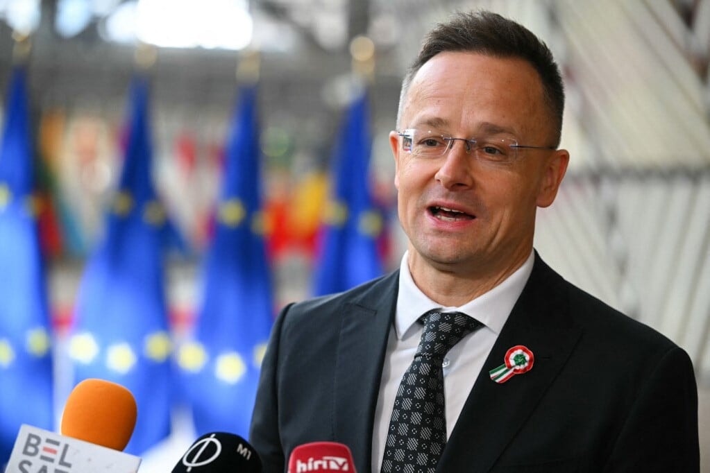 Szijjártó Péter: Elég a színházból! + VIDEÓ