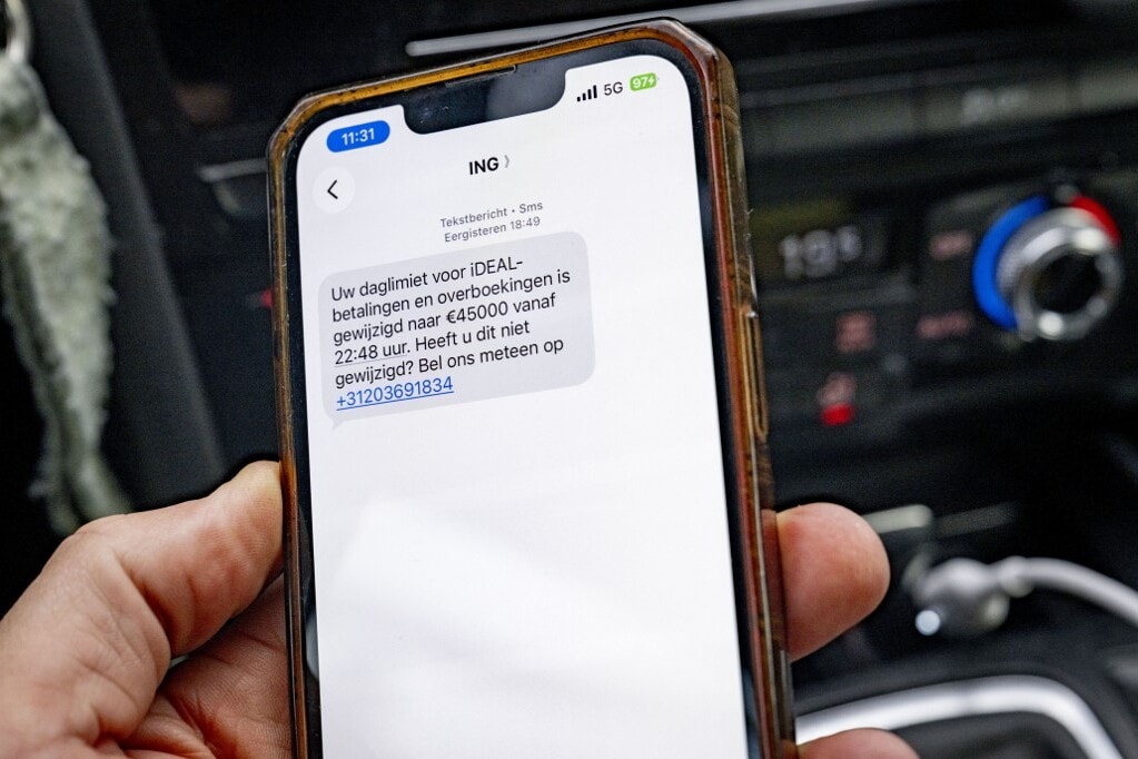 Csaló SMS-ben követelik a büntetések megfizetését