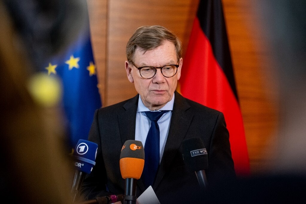 Duzzog a német külügyminiszter