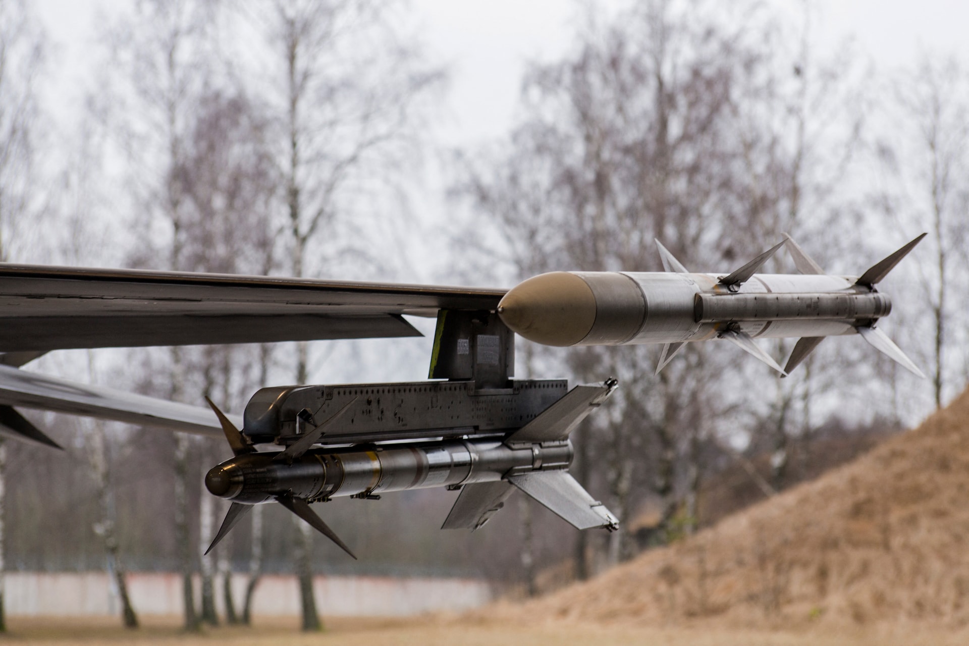 Az ukrán F-16-osok hetekig rakéták nélkül repültek