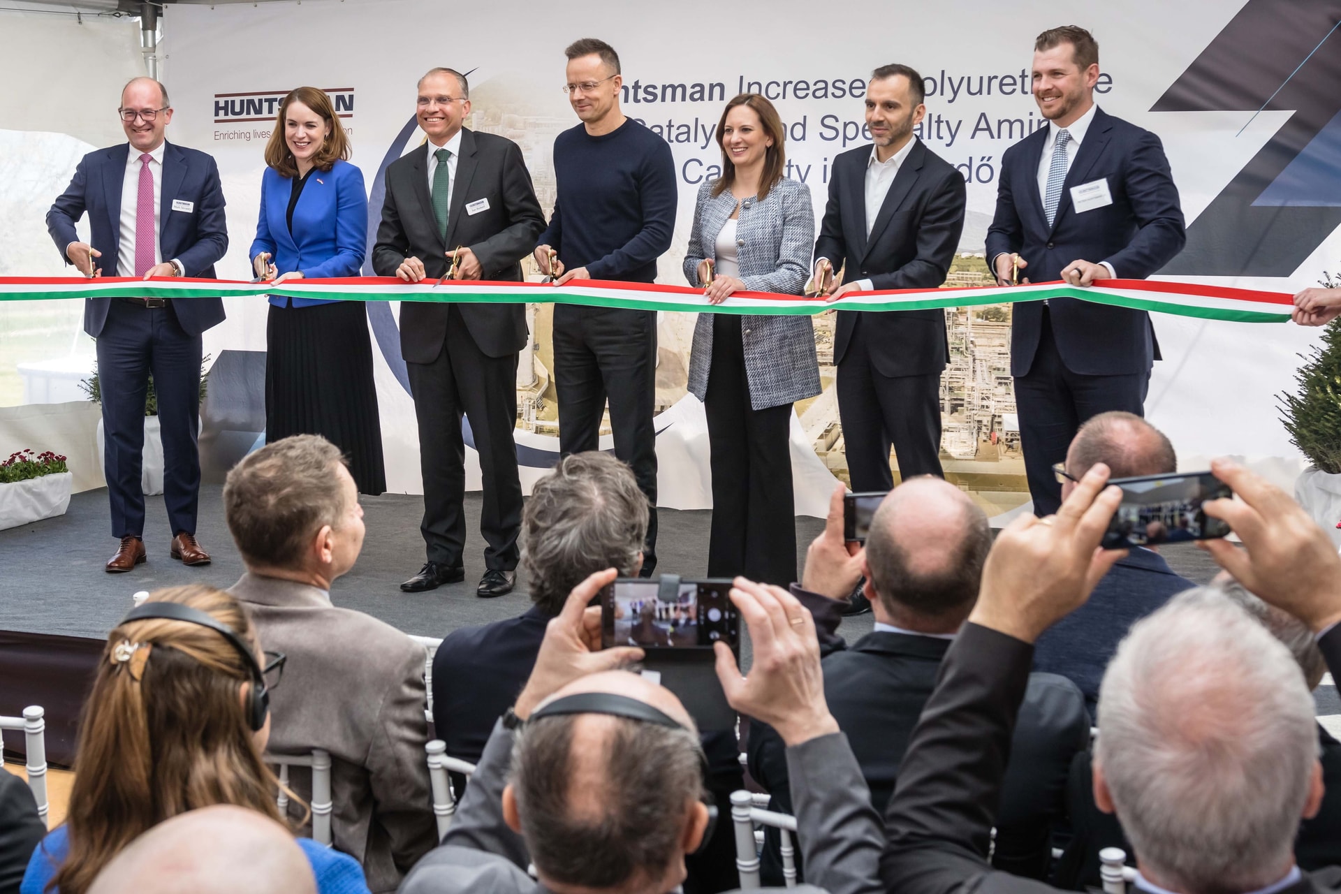 Míg Washington engedélyezi, Brüsszel meg akarja tiltani az olcsó orosz energia importját
