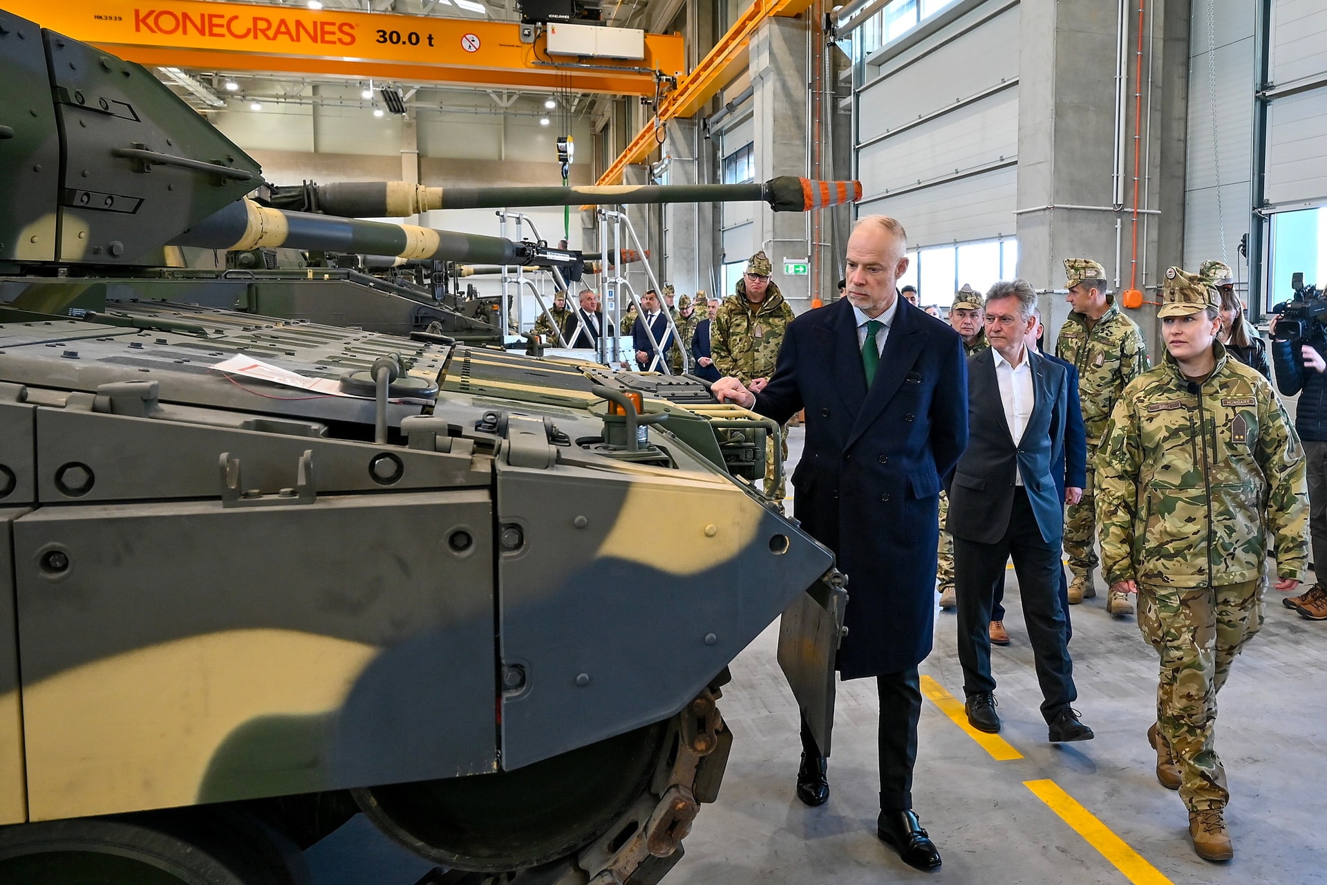 Harcjárműjavító műhelyt adtak át Tatán