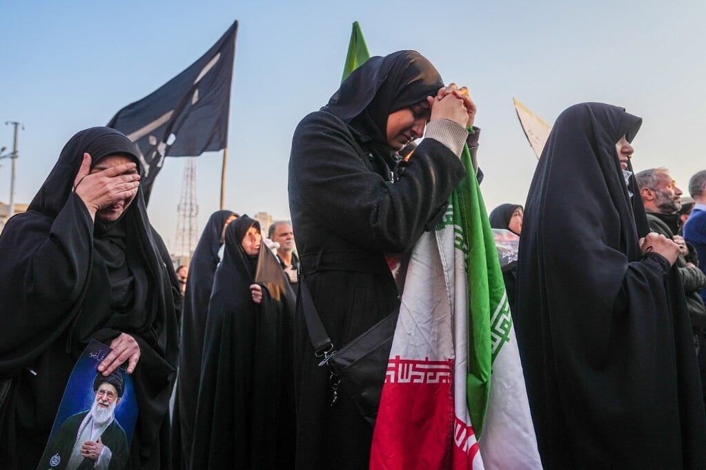 Egy iráni iskolát támadott meg Izrael, az áldozatokat gyászolták Teheránban