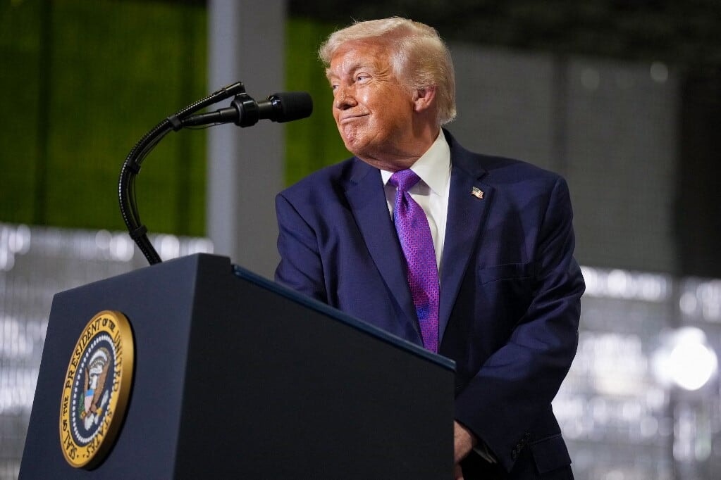 Trump azzal fenyegetőzött, hogy ICE ügynököket küld a repülőterekre