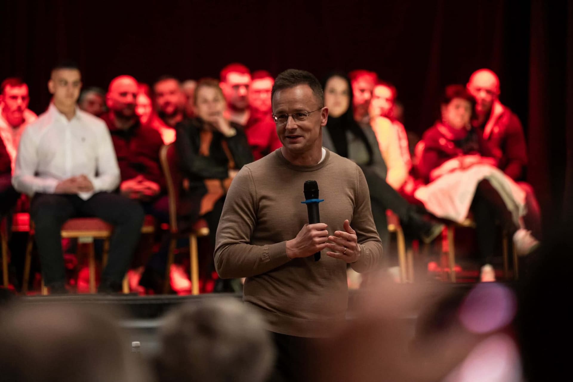 Szijjártó Péter: A választás után is harcolni kell az olcsó orosz kőolajért