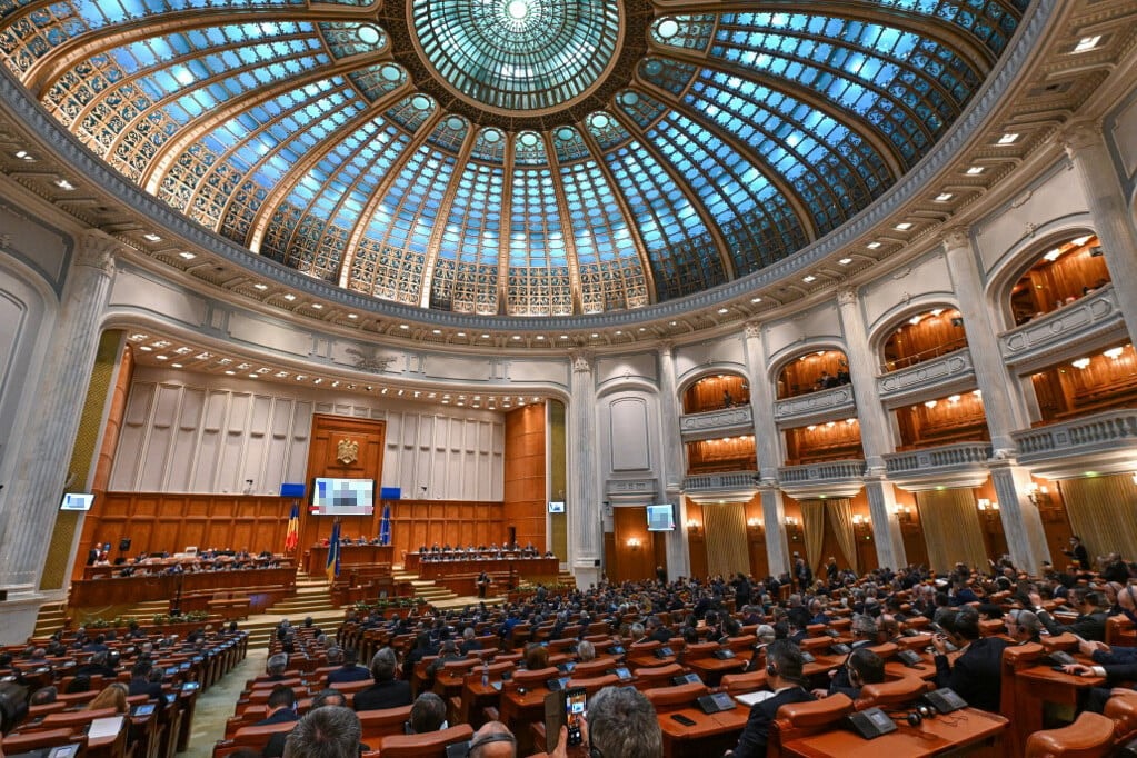 Megbukott a román kormány