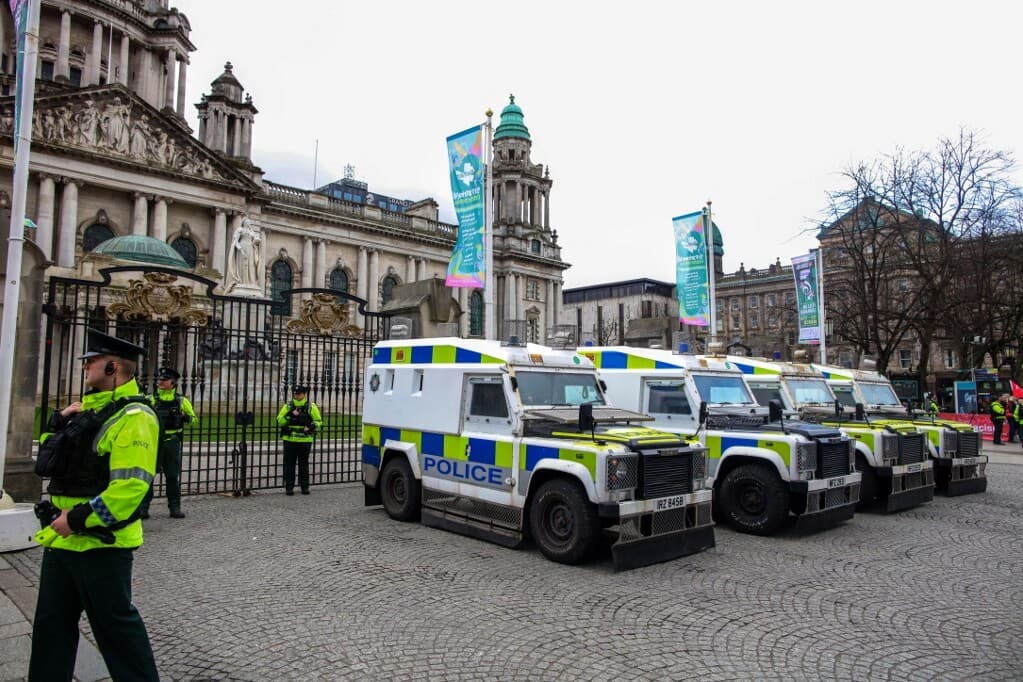 Autóbomba robbant Belfast közelében