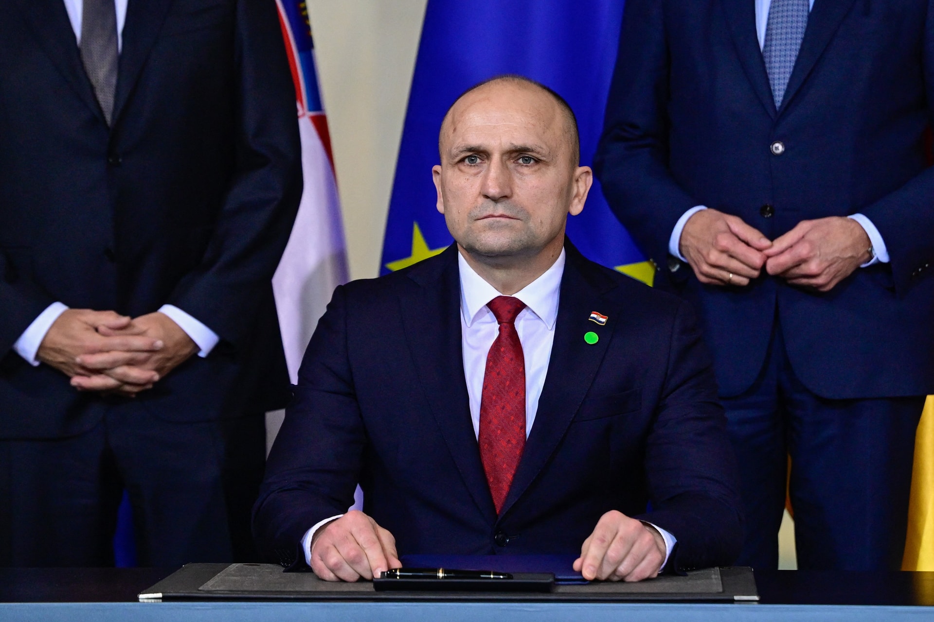 Horvát védelmi miniszter: Nem aggasztanak Szerbia fegyverkezési tervei