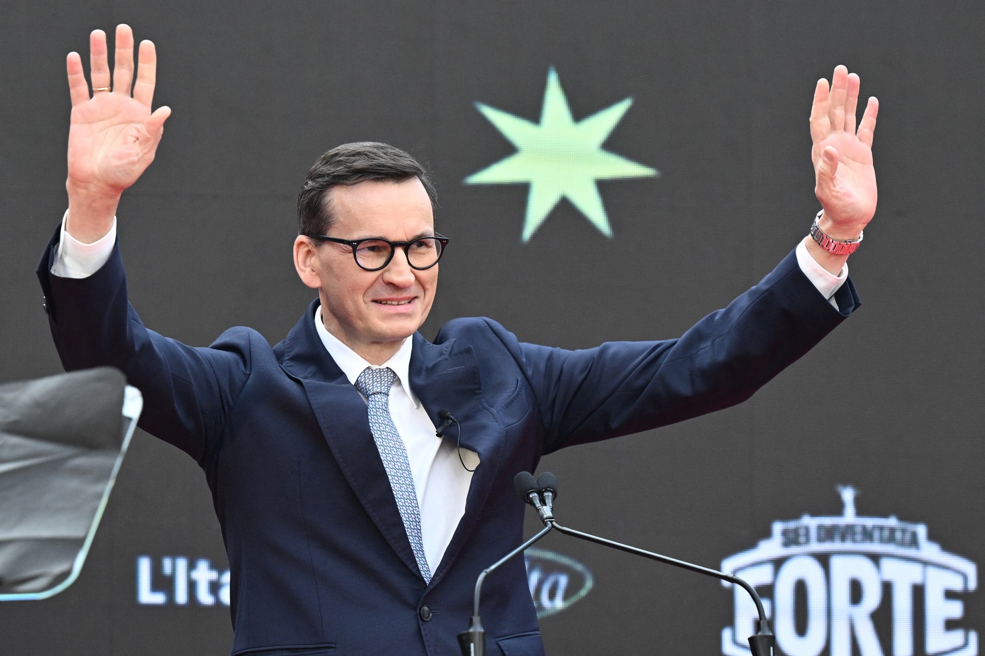 A Kaczynski vezette lengyel konzervatív pártban a szakadás jelei mutatkoznak