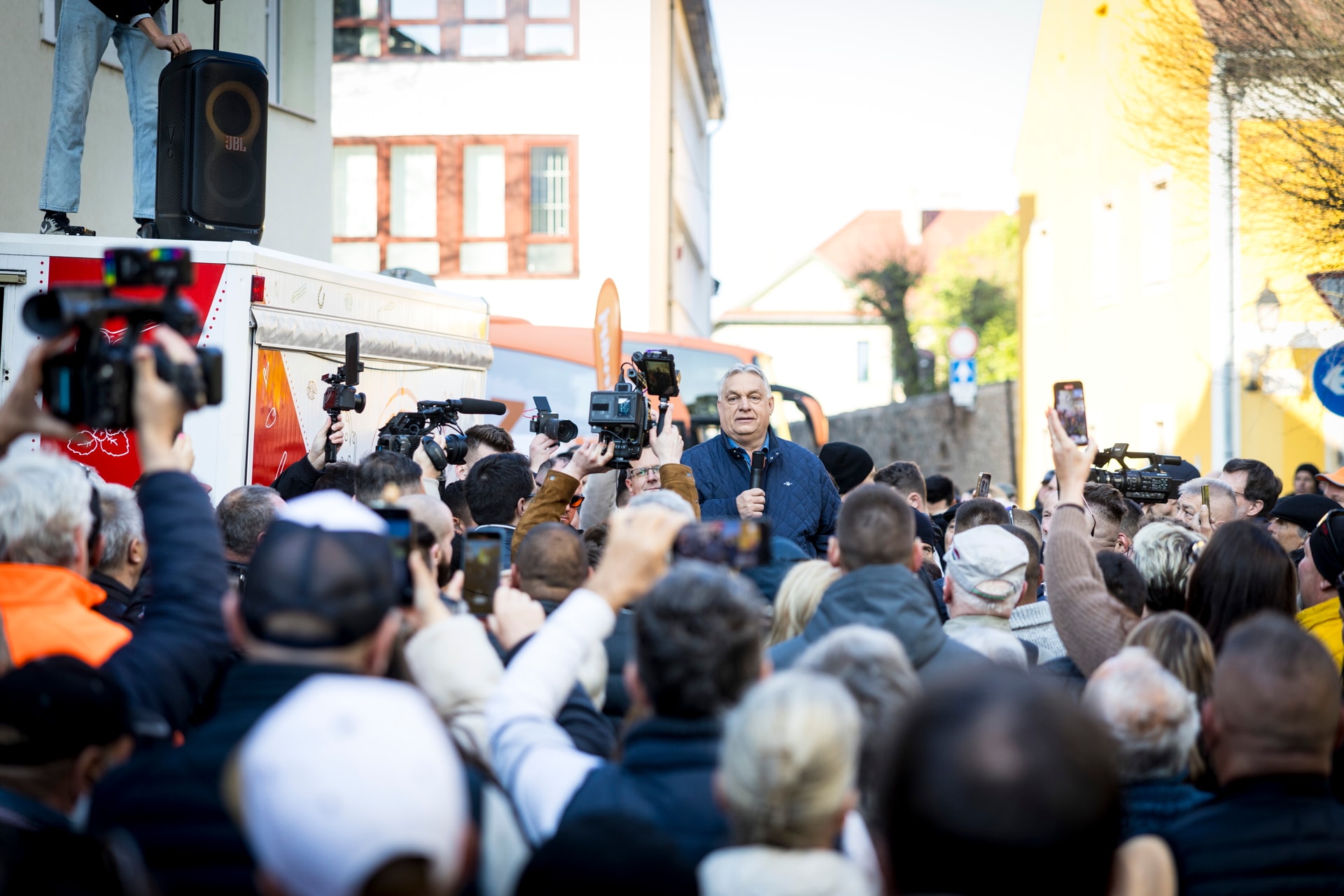 Orbán Viktor: megindítjuk az egymillió kézfogás nevű akciósorozatunkat