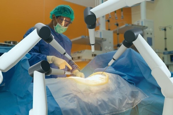 A robotsebészet előnyei és kockázatai a modern műtétekben