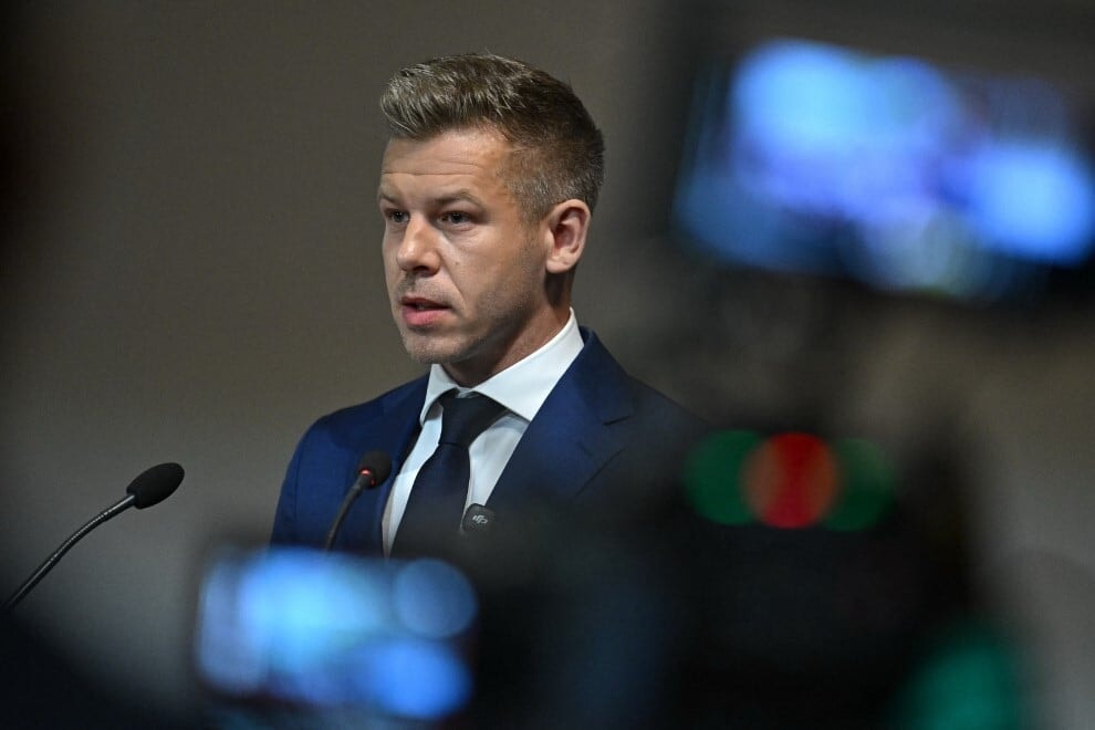 Három új kormányszóvivőt mutatott be Magyar Péter
