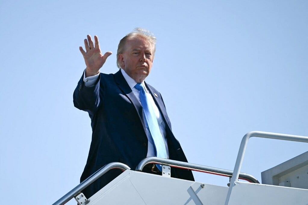 Kiszáll a béketárgyalásokból Trump