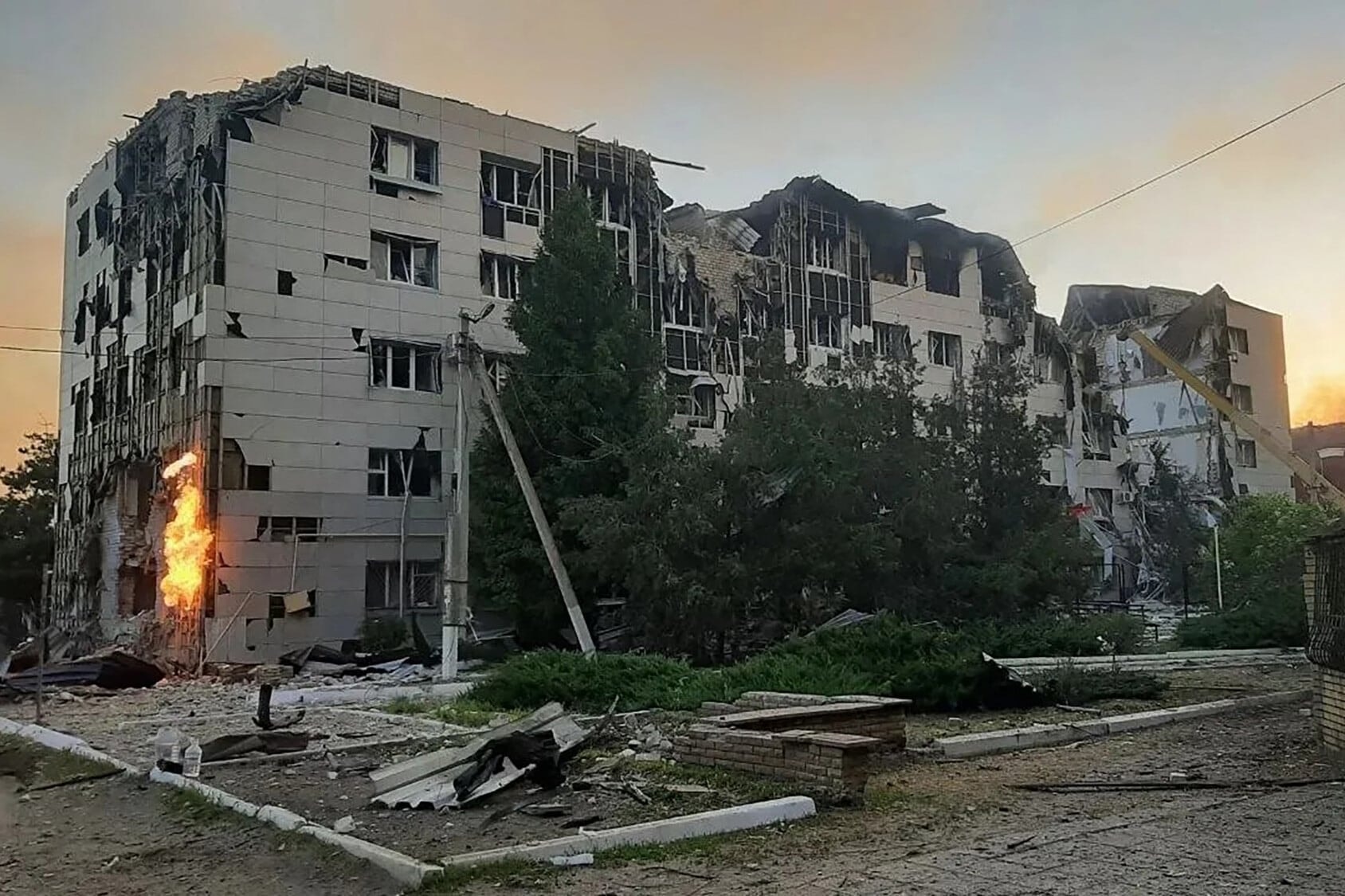 Tízre emelkedett a halálos áldozatok száma a luhanszki kollégium elleni támadásban