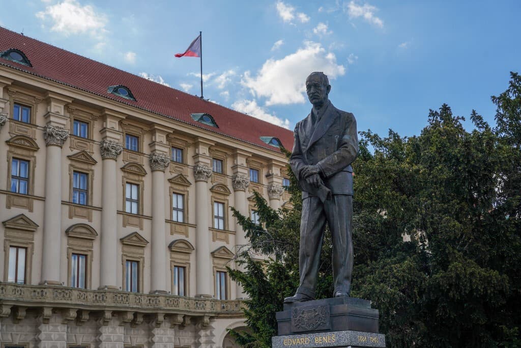 Vörösbe borult Benes keze Brünnben