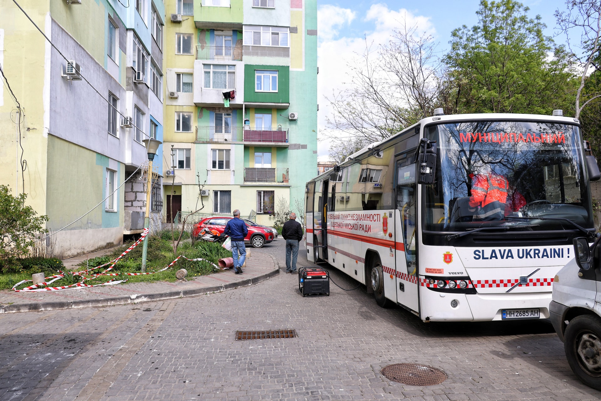 Ketten meghaltak egy orosz busztámadásban Herszonban