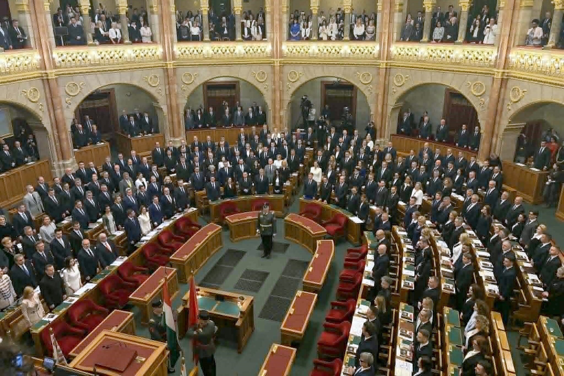 Megalakult az új országgyűlés + GALÉRIA