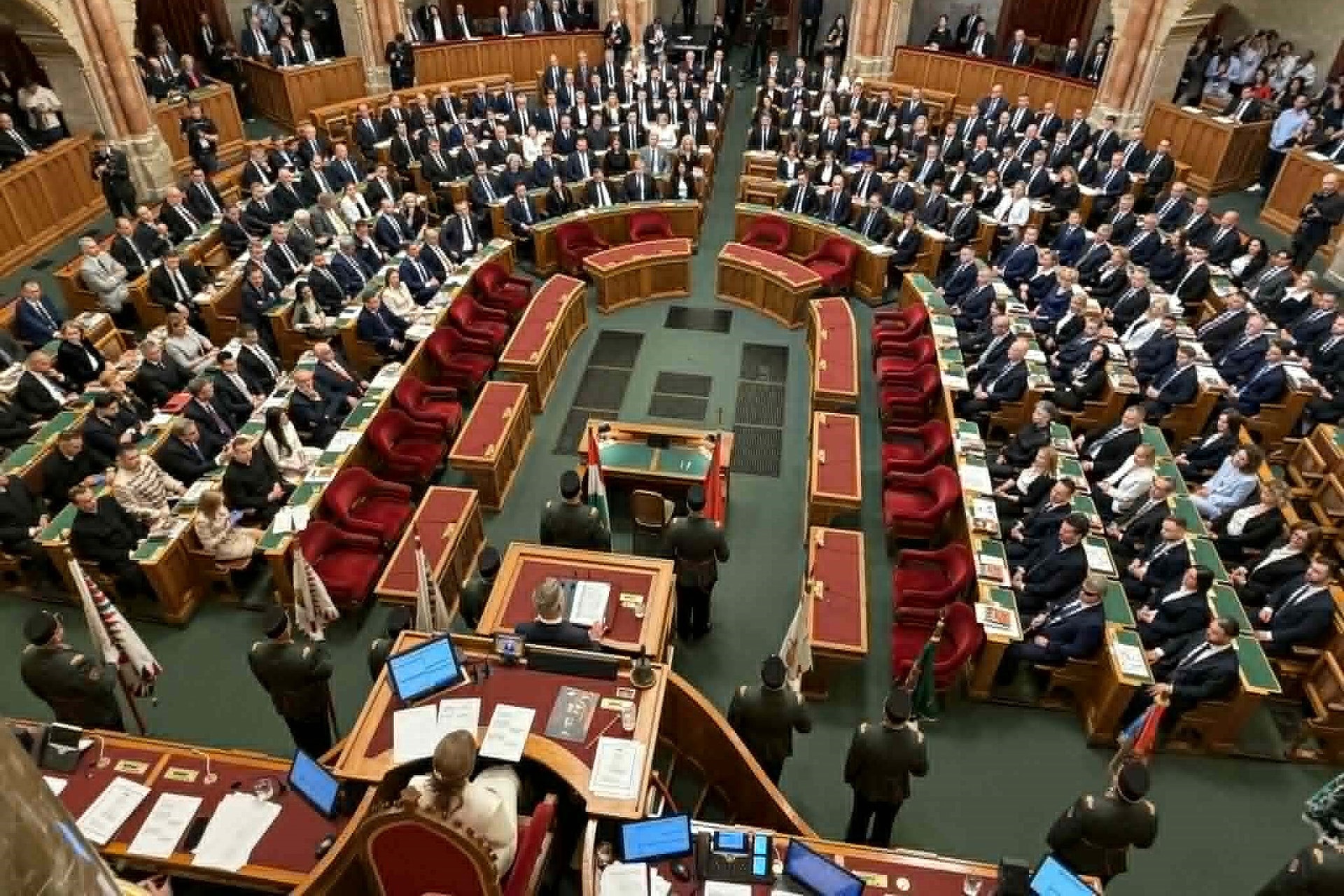 Indul a miniszterjelöltek parlamenti bizottsági meghallgatása