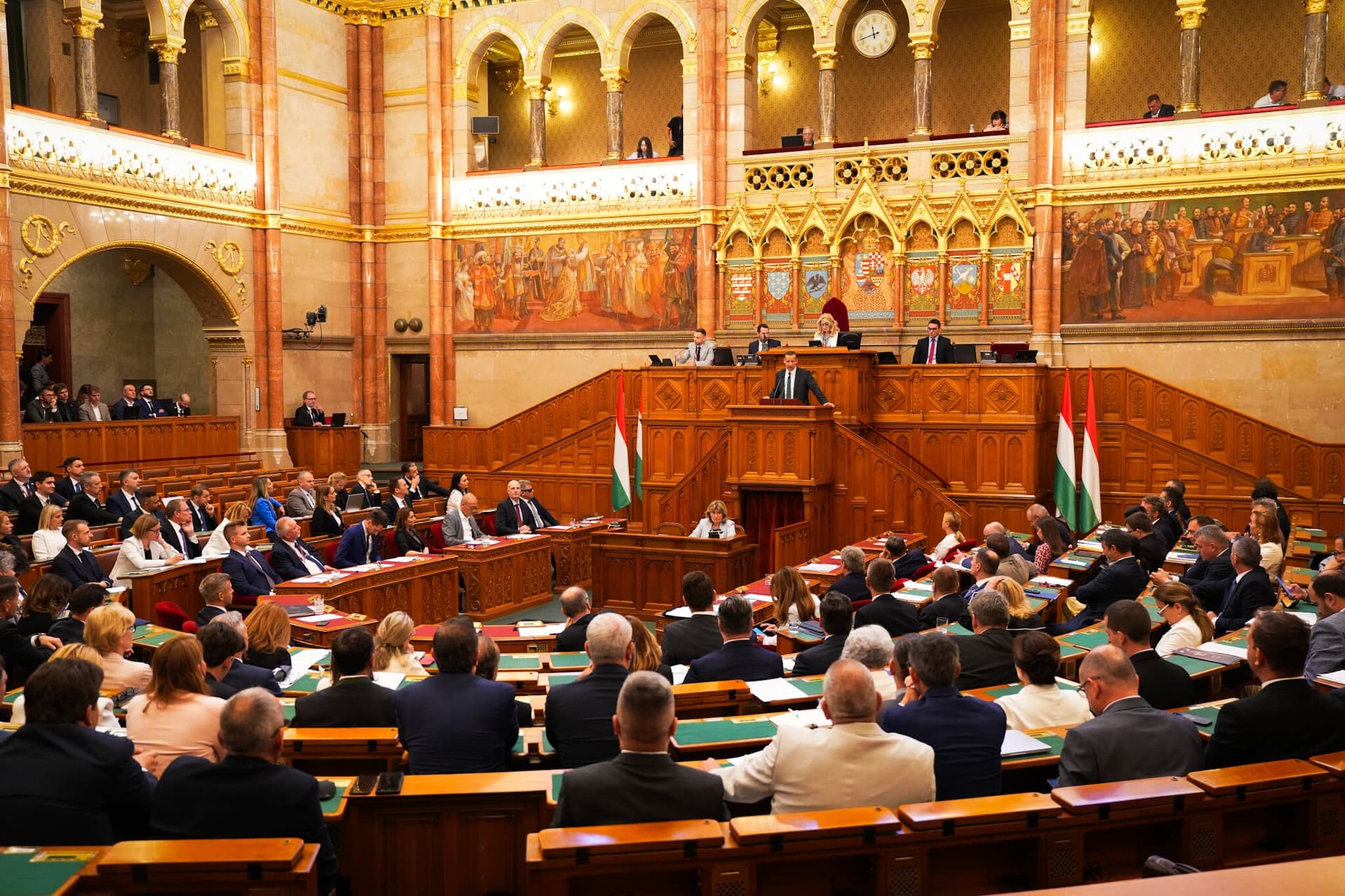 Rendkívüli parlamenti ülést kezdeményezett a kormány