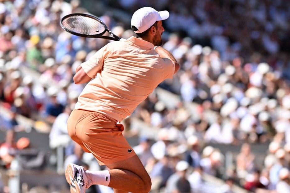 Párizs: Djokovic továbbjutott, Swiatek rekordot állított be