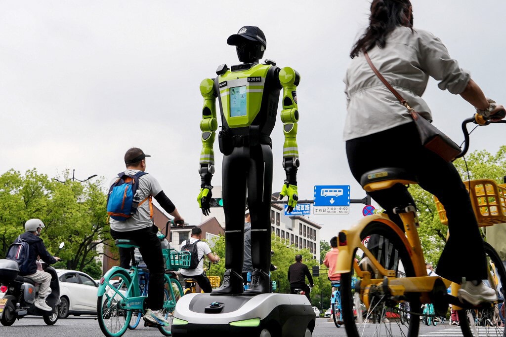 Robotzsaruk irányítják a forgalmat